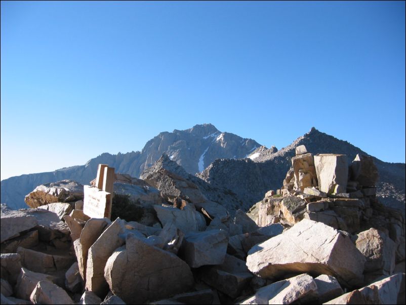 2005-08-13 Kearsarge Pinnacles (00) University Peak from Pass